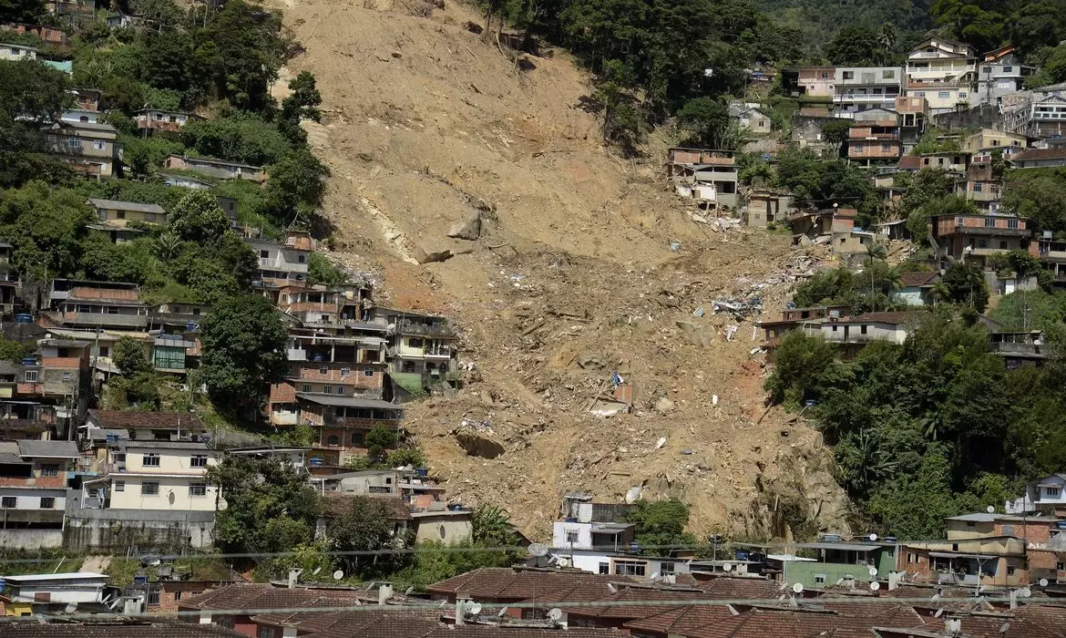 Quase 4 milhões de pessoas vivem em áreas de risco no Brasil